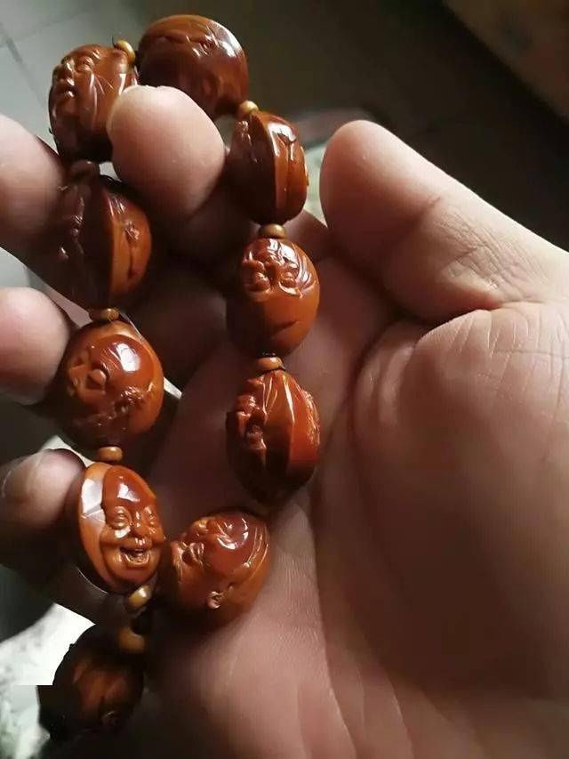 看看盘玩了一千年的橄榄核,才知道包浆原来那么美