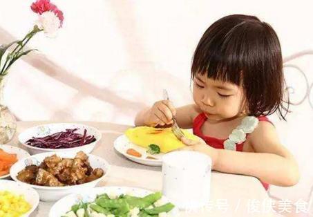 饮食禁忌|孩子什么时候能吃“大人饭”育儿专家这3个条件合适就可以