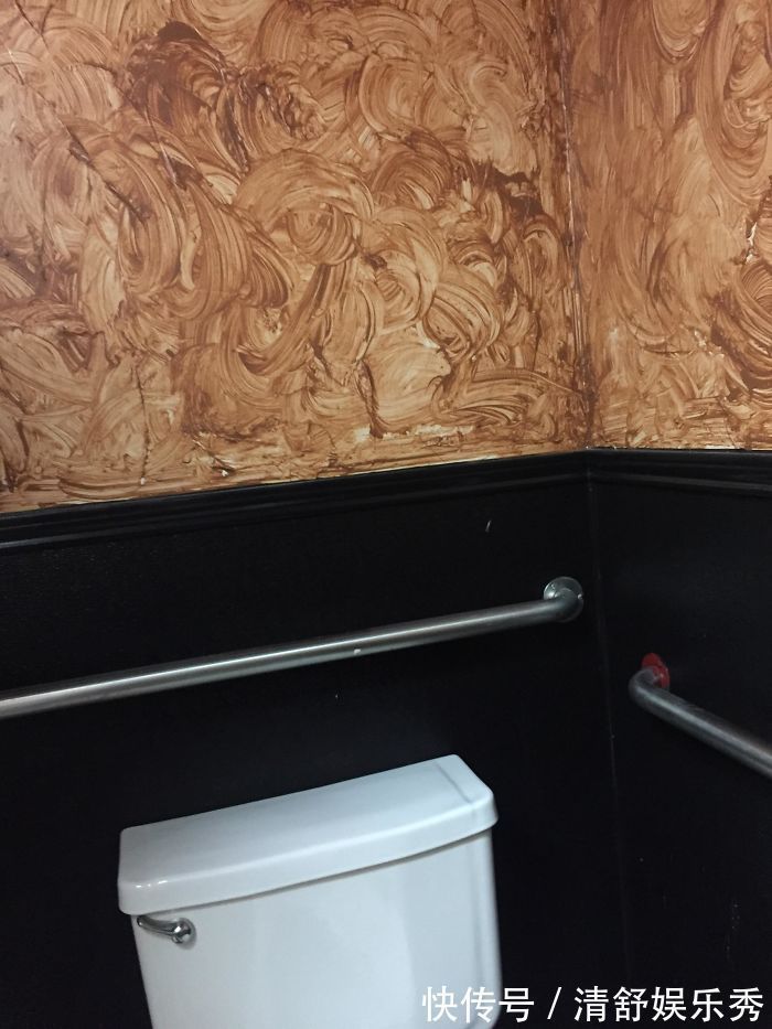 冰淇淋店|30间地狱般的卫生间设计,可能设计师从未上过厕所,开开眼界吧!