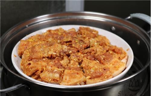 粉蒸肉粉|做粉蒸肉时,究竟要不要放油?教你饭店不外传的秘诀,软糯不油腻