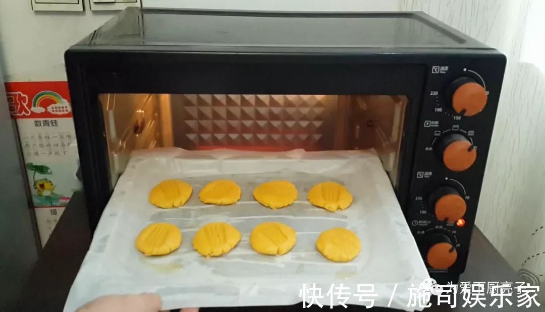 2勺面粉,1个鸡蛋,筷子搅一搅,做法比油条简单,比麻花都好吃