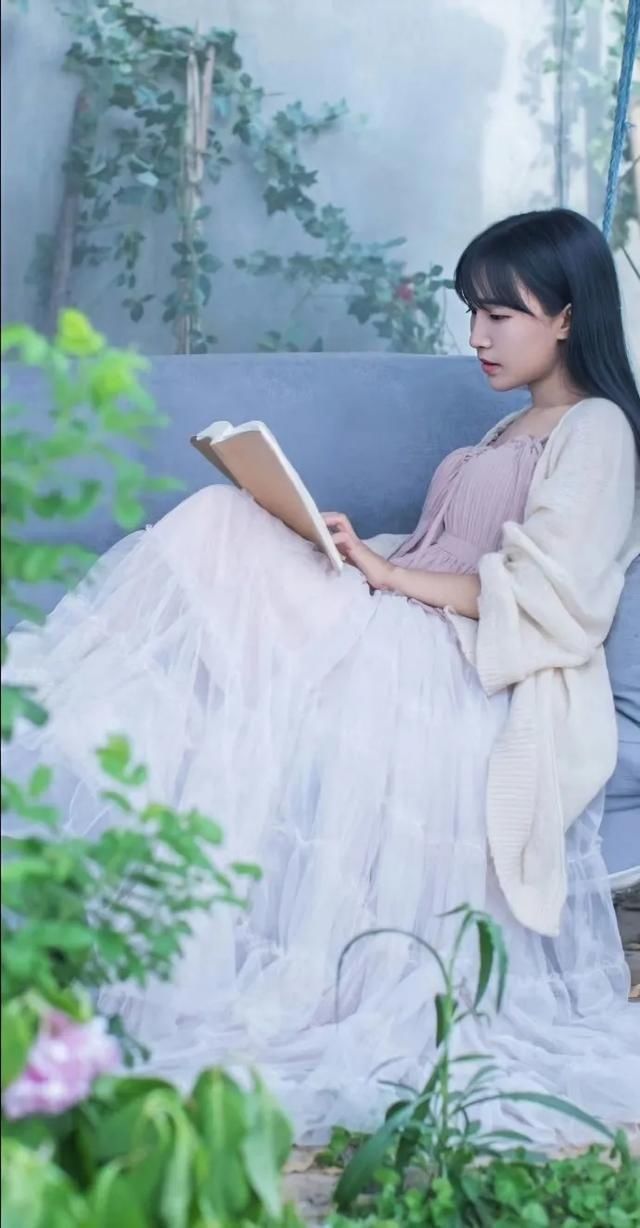 衣服|如果说李子柒的生活对我们不切实际,那她穿的衣服我们倒能学学