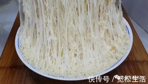 面粉别烤面包了，锅里烙一烙，个个松软香甜，保证全家都爱吃