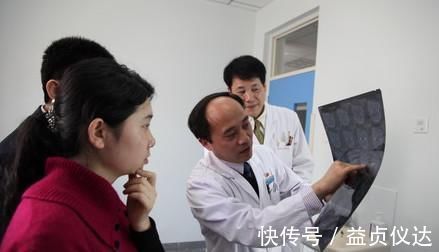 局部|宝宝耳朵上有个洞, 以为是好事, 知道真相, 妈妈懵了