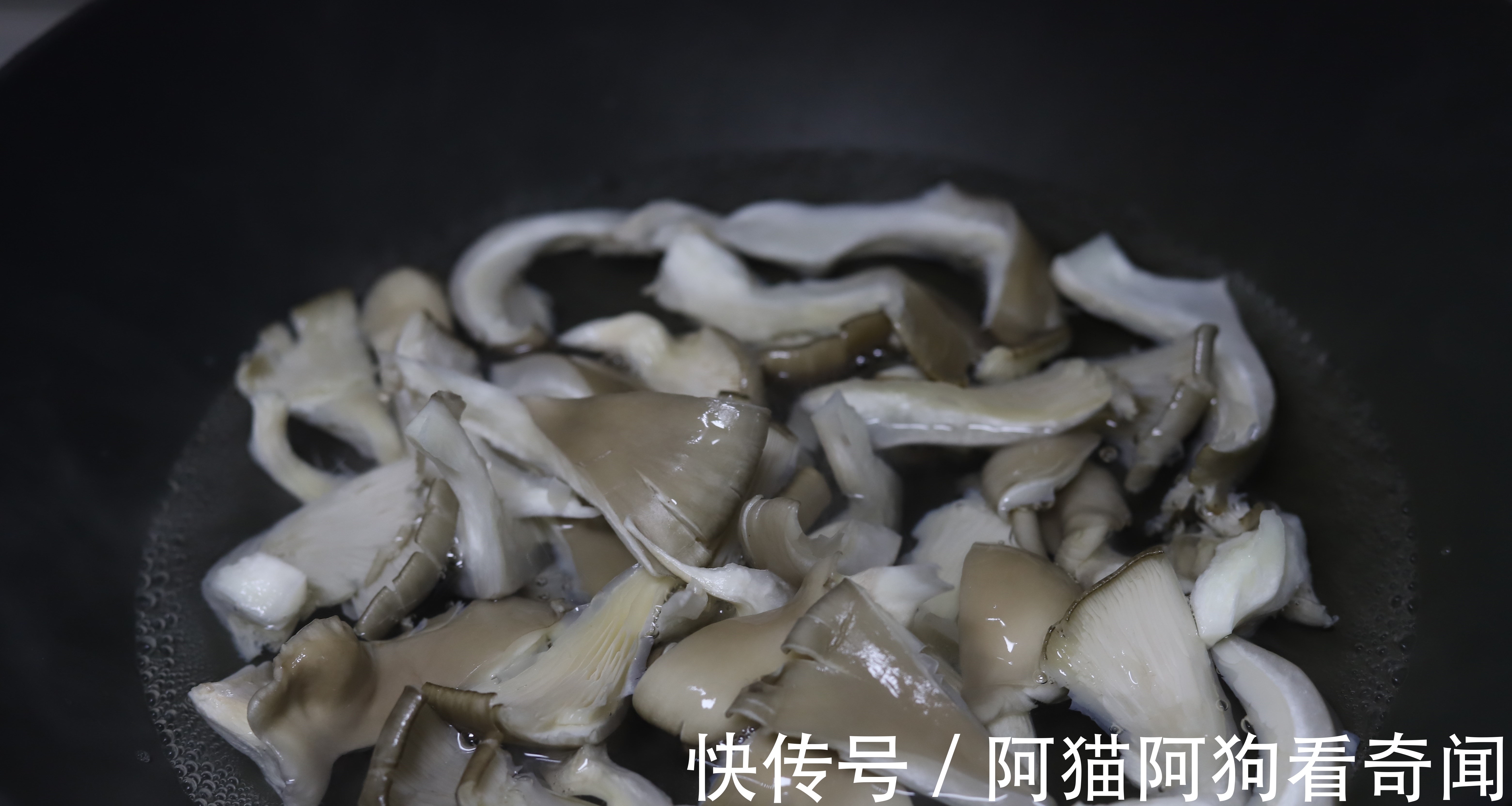 面糊|炸蘑菇时,不要直接下锅炸,多加一步,口感又香又脆不回软