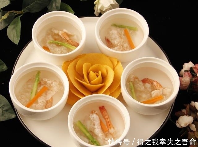 低下头,伸出手,为美食到苍南走一走