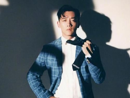 郑恺|郑恺录节目途中睡着,吴宣仪看到后大声指出,导演的反应令人意外