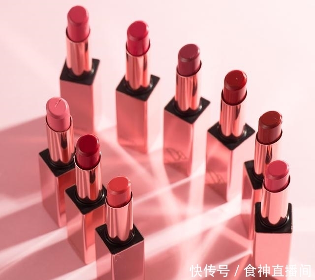 女人“涂口红”和“不涂”,化妆师:瞧下图,你就知道差距有多大