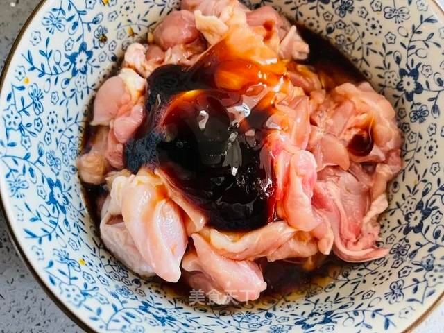 蚝油蒸鸡腿：不需要任何技巧，简单一蒸嫩嫩滑滑超美味