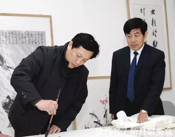 字体@唐国强书法笔法虽飘逸,字体结构错乱,称不上艺术品