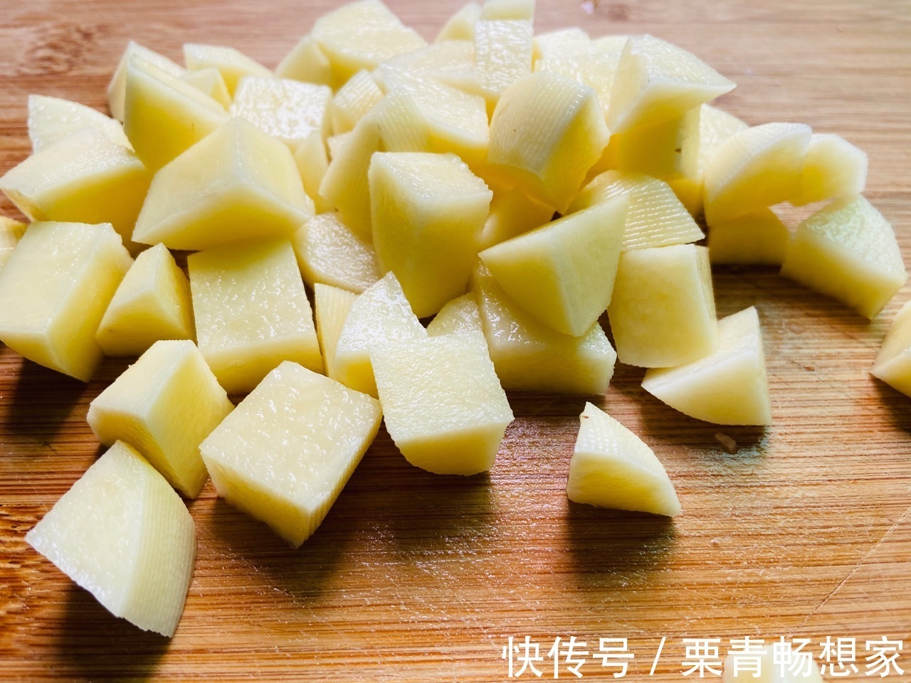 香菇土豆腊肠焖饭，美味好吃，健康有营养