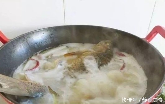 炖鱼汤|不管炖什么鱼, 最忌讳放“这2种”调料, 不然鱼汤有腥味, 超难喝!