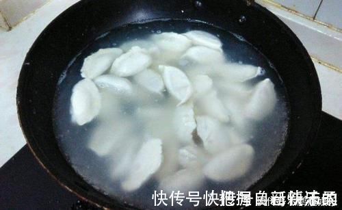 饺子馅|煮饺子时，盖锅盖还是不盖锅盖多数人做错了，难怪饺子老破皮