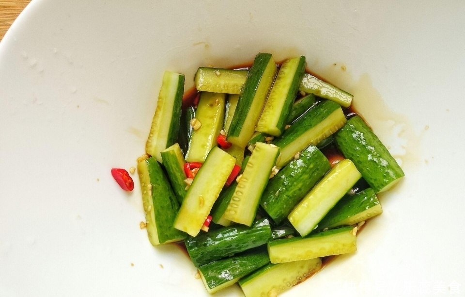 过年最馋的此道凉拌菜,做法简单,酸辣开胃,脆嫩爽口,帮助消化