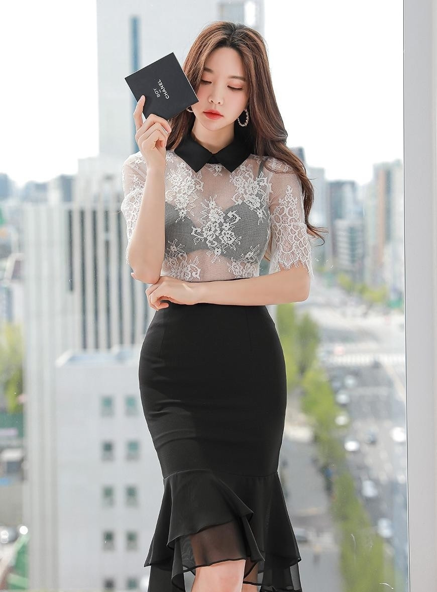 包臀裙|轻薄有点透的蕾丝上装配包臀裙, 同时展现了美女的性感与优雅