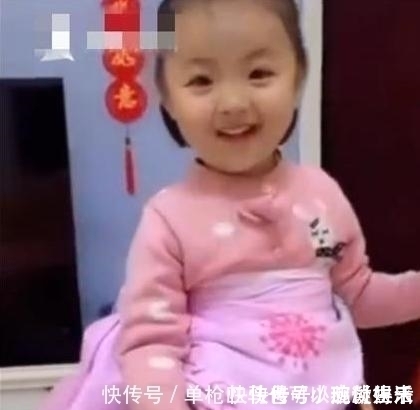 不倒翁|萌娃变身“宝宝牌”不倒翁,全靠爸爸当底座,网友:玩法有点费爹