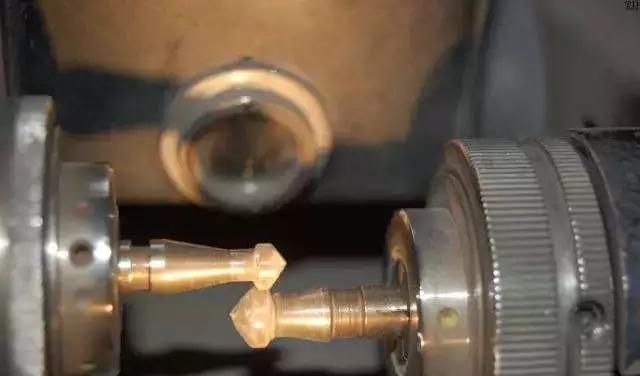 克拉数 原来八心八箭、梨形钻石是这样打磨出来的