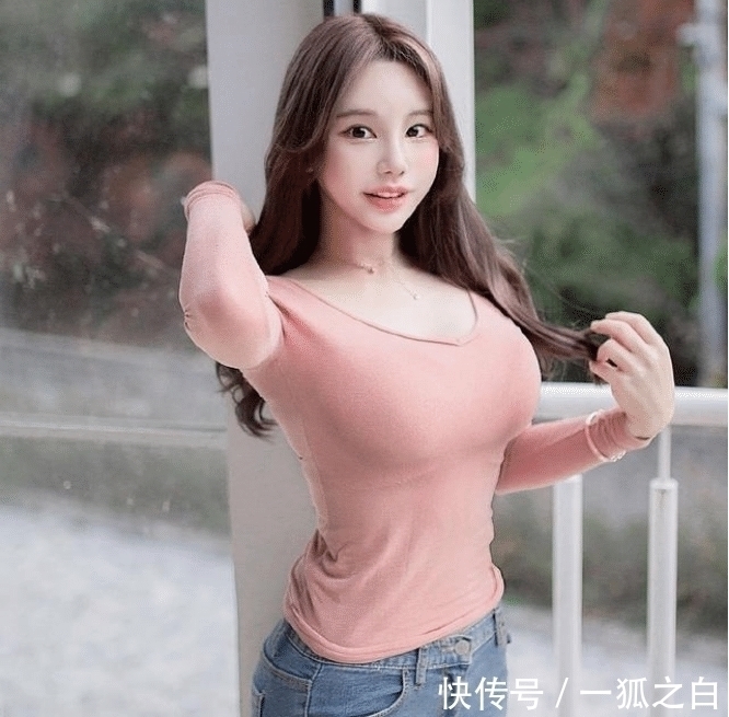 穿搭|讲真的,这种“蚂蚁”腰线,穿修身上衣非常好看吧