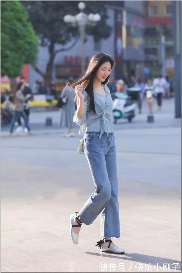 休闲衫 休闲衫搭配牛仔裤，简洁时尚又很拉风，非常有街头的气质感