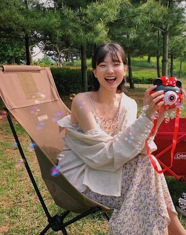 娃娃裙|走活力少女路线的ins博主 穿搭格外偏爱浅色和亮色系