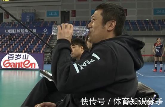 丁霞|3-1,3-0,女排联赛第3第4敲定,上海队开心庆祝,辽宁队略显失望