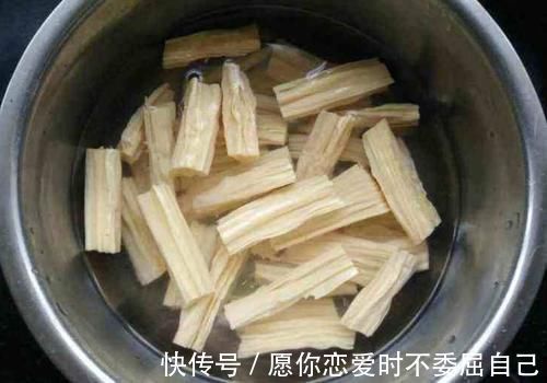劲道|泡腐竹时,别放水里直接泡,教你饭店的做法,简单快速还劲道