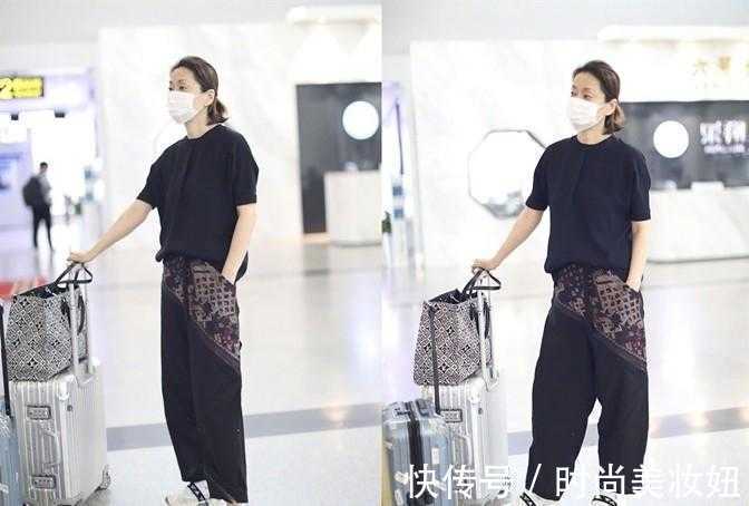 时髦|年近60岁毛阿敏真时髦,一身黑色配2万包好年轻,58岁太会穿