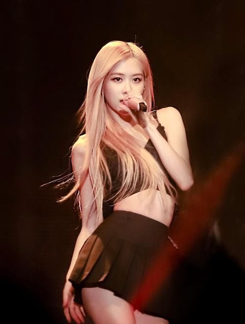 BLACKPINK朴彩英出演综艺,忙事业圈粉,Jennie却谈恋爱拉跨