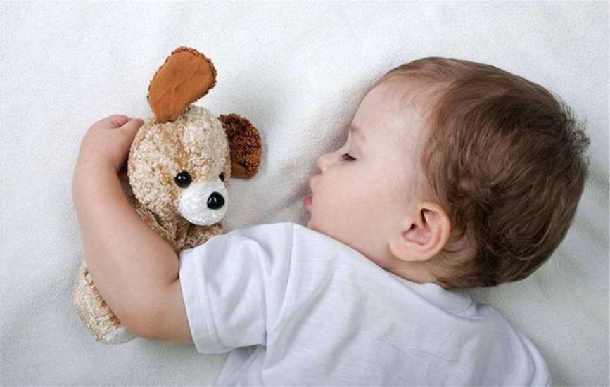 集中性|午睡和从不午睡的孩子，长大后差距明显，让孩子这样睡才正确
