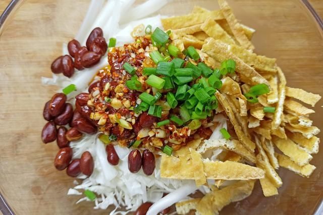 红椒|面馆生意火爆，全凭这5款免费小菜，清口又解腻，掌握方法你也行