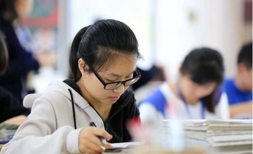 平庸|长大后有出息的孩子,班级成绩往往都是这3类,你在其中吗?