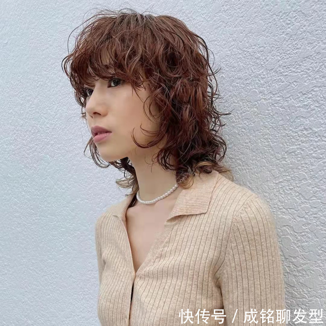 卷发|“冷烫”已经过时了?看看这种很火的湿发卷烫发,省钱又好打理