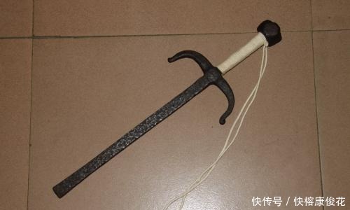 为了对付武士刀，日本古代警察将源自中国的“铁尺”纳为常备武器