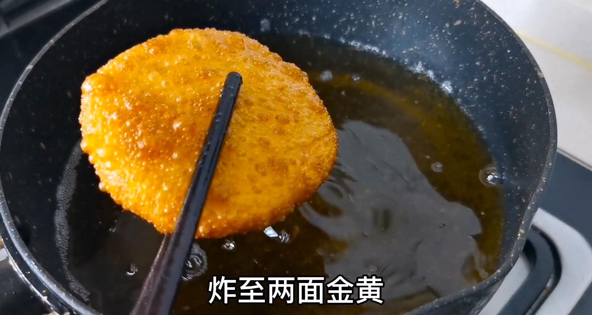  面粉|86岁奶奶做拿手小吃，炸糖糕，1个碗1个勺，简单实用零失败