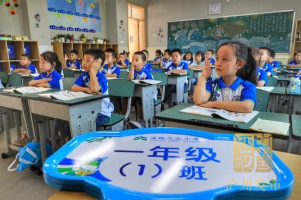 震后复学：这堂小学语文课很特殊|泸县88725名学生返校| 高三学生