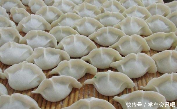 做饺子皮时,别只会放盐,多加一味,饺子皮柔软又劲道,比买的好!