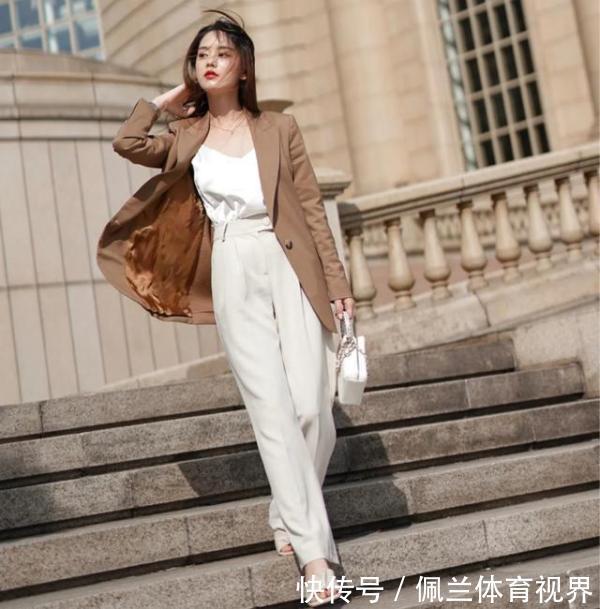 属于25岁女生的轻熟风穿搭,温柔浪漫又保持俏皮活泼,惹人喜欢