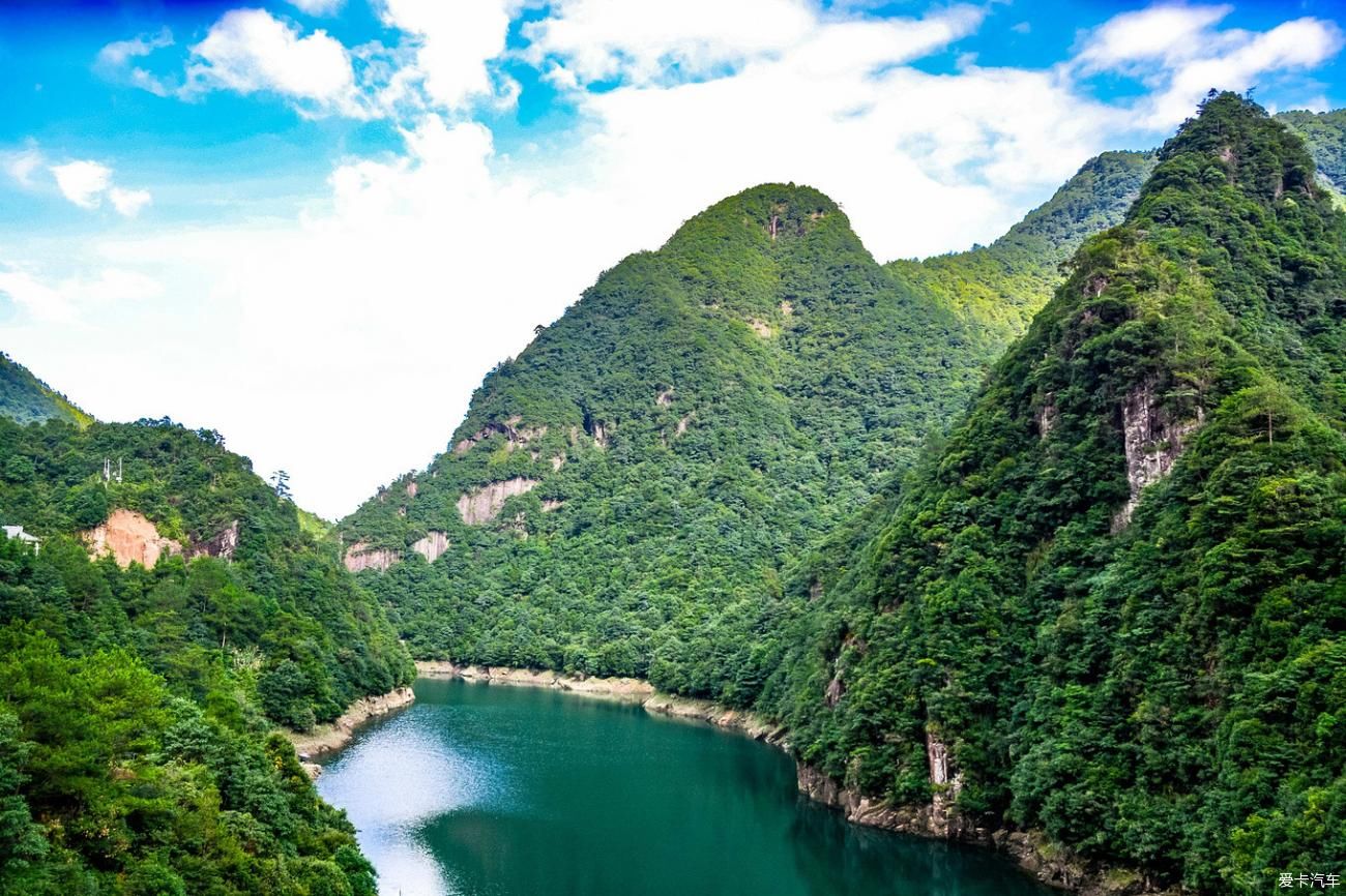 老年|小镇蒙蒙烟雨，小桥流水，断桥残雪~青山点点，古道悠悠