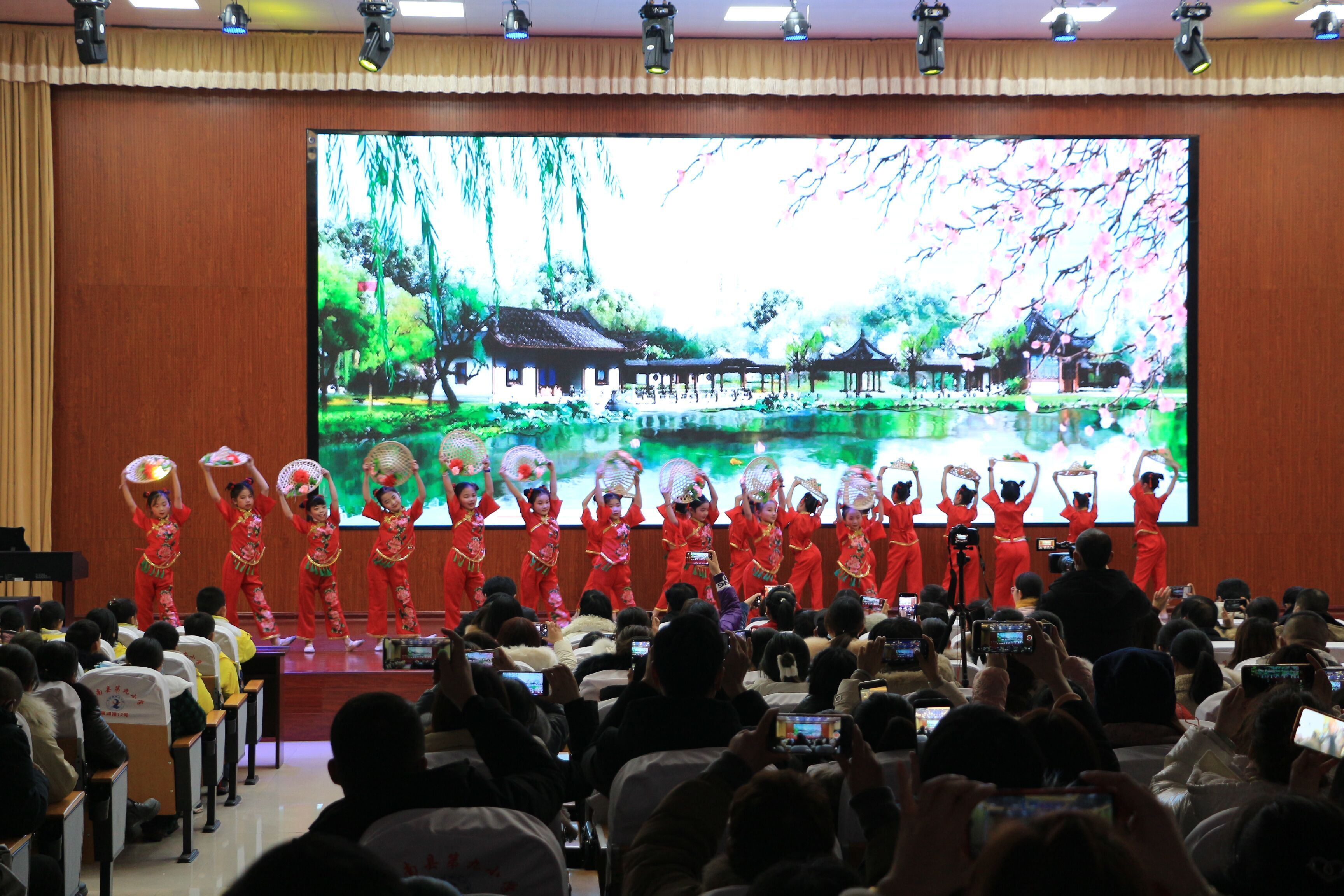 齐聚一堂 共享视觉盛宴——阜南九小首届校园艺术节,速度围观