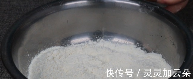 塑料瓶|想吃疙瘩汤,一个塑料瓶轻松搞定,1分钟做出一大盘,长见识!