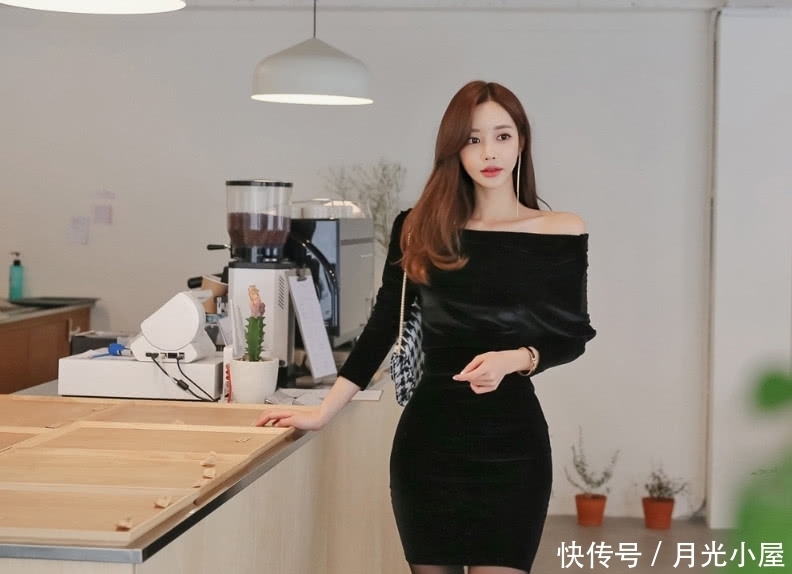 黑色丝绒连衣裙,让你轻松从学生转变为职场女达人。