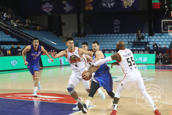 天津男籃|時(shí)隔兩年重回主場(chǎng)作戰(zhàn) 吉林東北虎第二階段首秀遺憾不敵天津