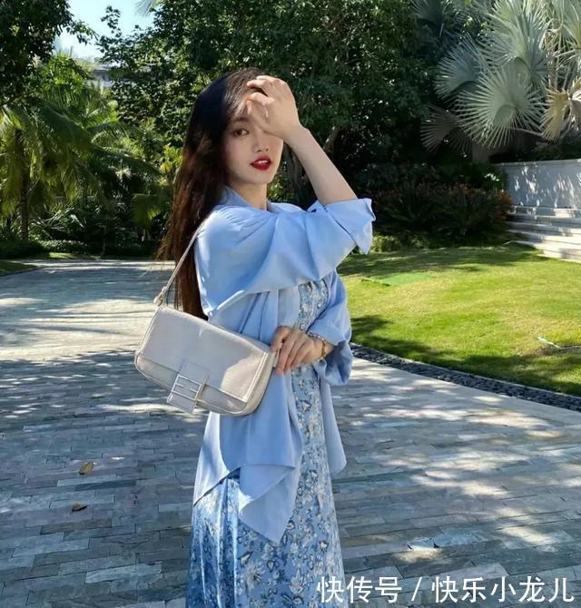 锁骨 吊带背心还采用了纤细的吊带设计,展现出迷人的锁骨以及香肩