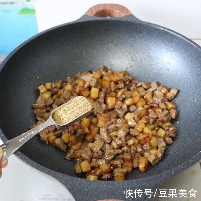 超好吃美味的孜然牛肉土豆粒