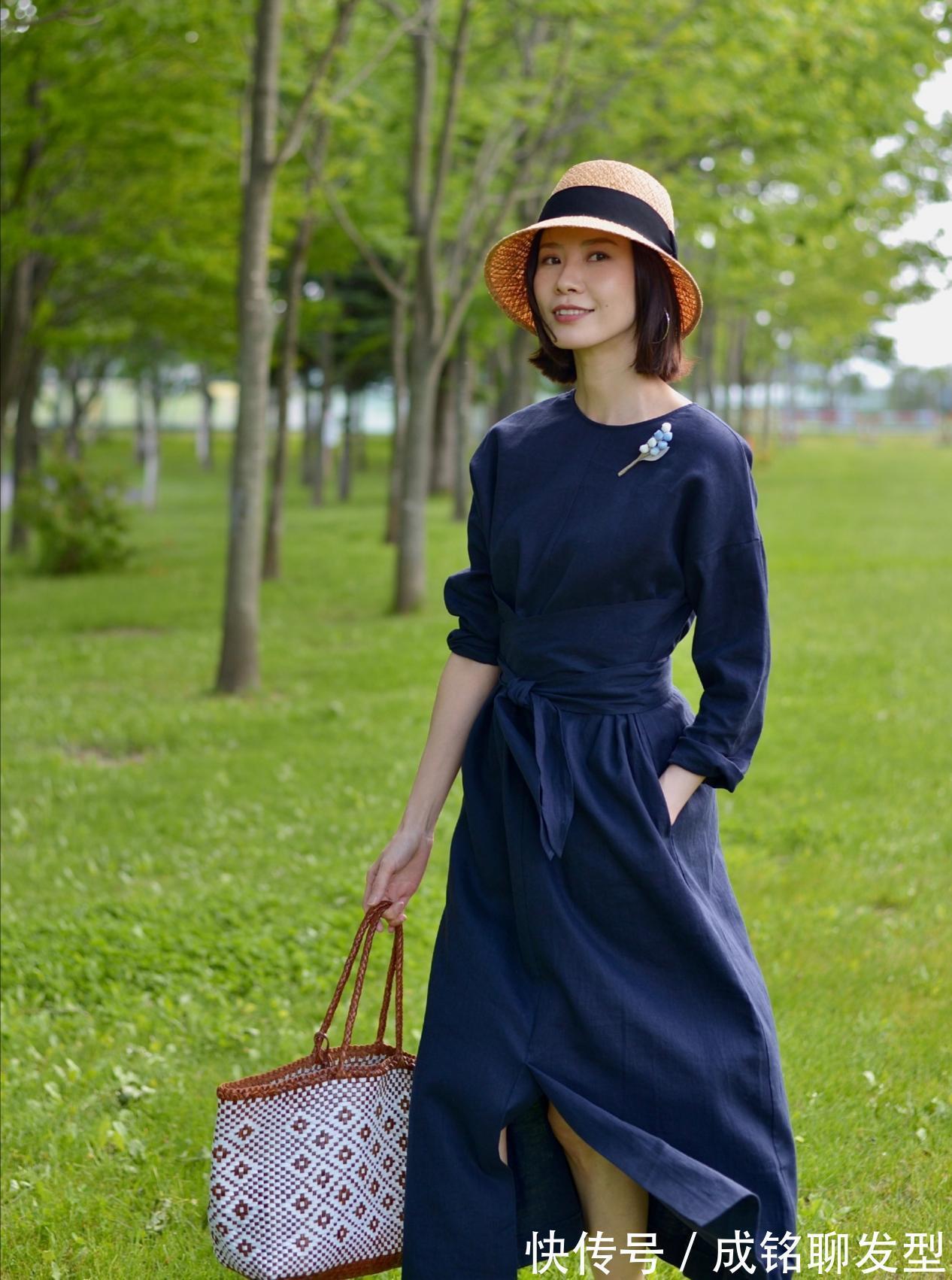 t恤|时髦又百变！十组适合中年女人的优雅穿搭，减龄大气又有女人味