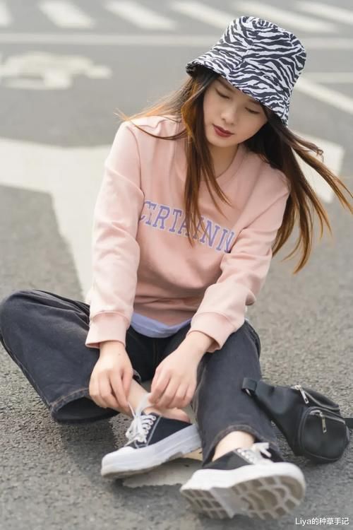 卫衣 + 小黑裤，卫衣 + 九分裤，太洋气！