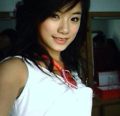 浙江卫视 张国立硬是60分钟没转头!只因女主持现场失误,少穿了一件衣服