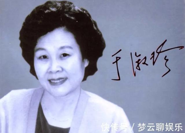 老年人$84岁女歌唱家住进养老院,说不想给儿女添麻烦,网友却议论纷纷