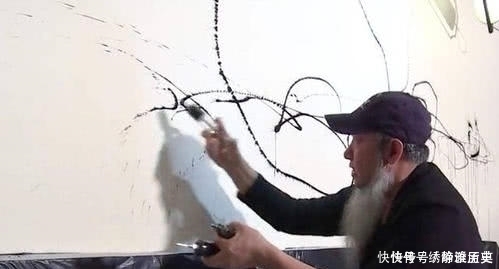 外国美女书法在中国获奖,看了他的作品,专家:日后必成大器!