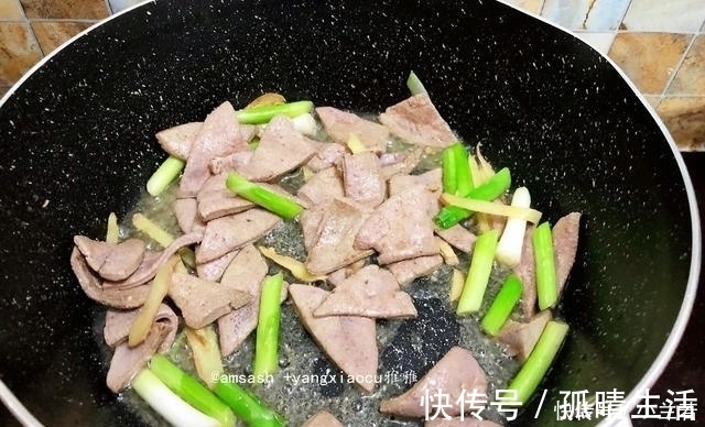 炒猪肝不要直接下锅，一定要多加上一步，鲜嫩不腥，还特别香